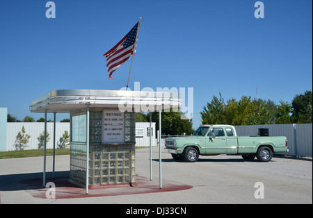 Die Route 66 fahren im Kino Carthage, Missouri Stockfoto