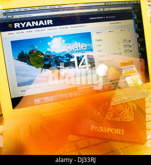 Ryanair stellt neue benutzerfreundliche Website, wie er versucht, sein negative Image zu erneuern. Stockfoto