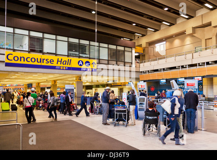 Abflughalle Halle Halle Calgary International Airport Calgary Alberta Canada Stockfoto