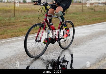 Mexikanischen National verlor seine Beine Kartell Gewalt, Fahrten Fahrrad aus El Paso, Texas, Austin zur Sensibilisierung Stockfoto