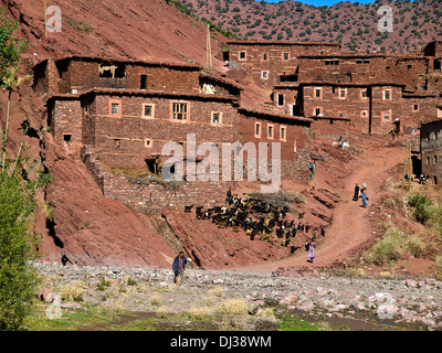 Traditionelle Berber-Dorf in der M'Goun Region des Atlas-Gebirges, Marokko Stockfoto