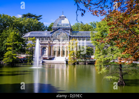 Kristall-Palast, Palacio de Cristal im Parque del Retiro, Madrid, Spanien. Stockfoto