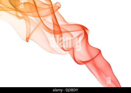 Roter Rauch auf weißem Hintergrund. Glatte Wellen, Spektrum-Farben. Stockfoto