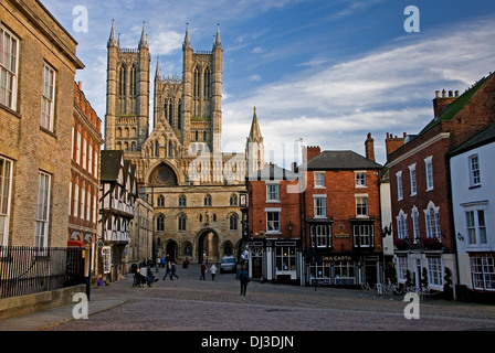 Kathedrale von Lincoln ist ein Wahrzeichen Bauset hoch auf einem Hügel mit Blick auf die Stadt und das Venn Lincolnshire in England. Stockfoto