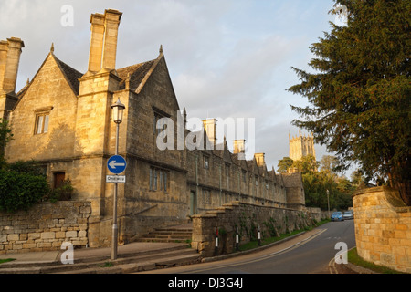 Almshäuser in der Church Street Chipping Campden Gloucestershire England, Gebäude der Klasse I Stockfoto