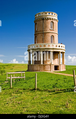 Clavell Tower, oder clavell Torheit ist, steht auf der Spitze einer Klippe mit Blick auf kimmeridge Bucht auf der Isle of Purbeck in der Grafschaft Dorset. Stockfoto