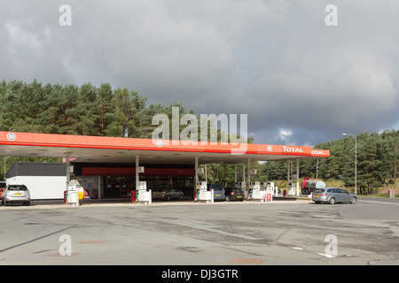 Tankstelle-Bereich liefert insgesamt Benzin und Diesel bei Tebay Services auf der M6 (nordgehend) in Cumbria. Stockfoto