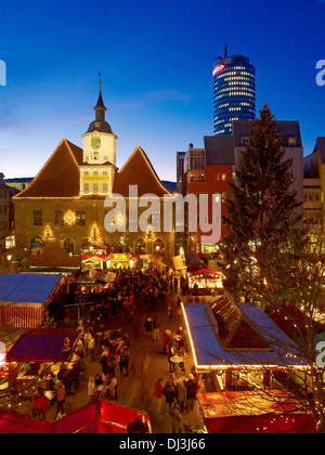 Weihnachtsmarkt und das Rathaus in Jena, Thüringen, Deutschland Stockfoto