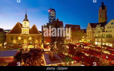 Weihnachtsmarkt und das Rathaus in Jena, Thüringen, Deutschland Stockfoto