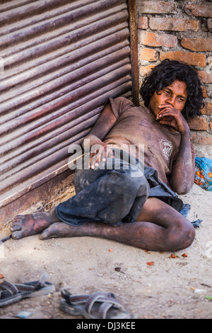 Obdachlose Jugendliche in Kathmandu, Nepal Stockfoto