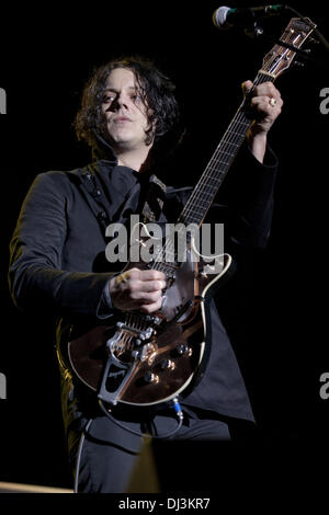 New Orleans, Louisiana, USA. 30. Oktober 2011. JACK WHITE von The Raconteurs führt beim Voodoo Music Festival in New Orleans, Louisiana © Daniel DeSlover/ZUMAPRESS.com/Alamy Live-Nachrichten Stockfoto