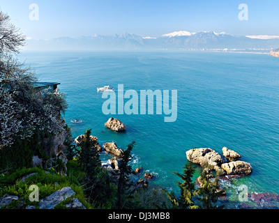 Mittelmeer mit Taurus-Gebirge, Antalya, Türkei Stockfoto