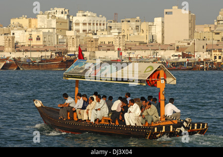 Wasser-Taxi auf dem Dubai creek Stockfoto