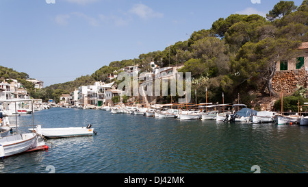 Boote im Hafen von Cala Figuera Stockfoto