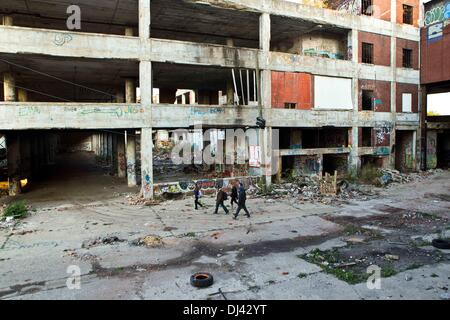 Die Detroit Packard Automobilwerk 1903 eröffnet und wurde im Jahr 1958 geschlossen. Die 3.500.000-Square-Foot (325.000 m2), Anlage wurde von Albert Kahn entworfen und befindet sich auf über 40 Hektar (0.142 km2) Land auf East Grand Boulevard auf der Ostseite der Stadt. Bild wurde im Oktober 2013 aufgenommen. Stockfoto