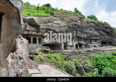 Höhle 1 bis 3: Fassade. Ellora Höhlen, Aurangabad, Maharashtra, Indien Stockfoto