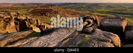 Gritstone Felsen, Curbar Rand, Peak District National Park, Derbyshire, England, Vereinigtes Königreich Stockfoto