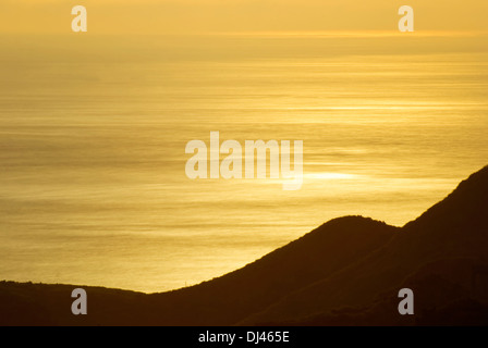 Goldene Sonne auf dem Meer Stockfoto