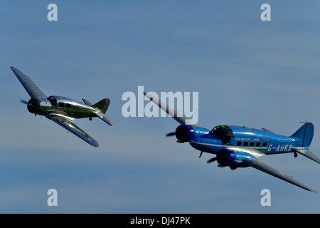 Neunzehn Avro Anson und Spartan Executive Vintage Eindecker Fom der Shuttleworth Collection. Fliegende Oktobertag 2013. Stockfoto