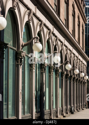 Fassaden- und Lampen, die Cooper Union Foundation Building, New York City Stockfoto