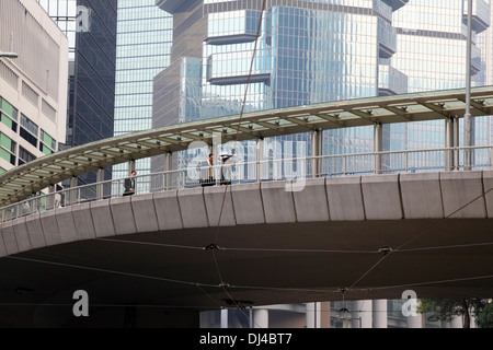 Fußgängerbrücke Innenstadt im Zentrum von Hong Kong, China Stockfoto
