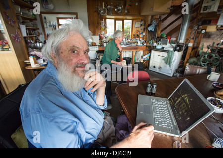 Alan Bush, einer der ältesten Bewohner des Scoraig in NW-Schottland, eines der am weitesten entfernten Gemeinden auf Festland Großbritannien, Stockfoto