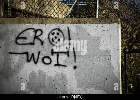 Graffiti auf eine Mauer in Grays in Essex gesprüht. Stockfoto