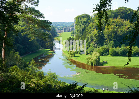 Das Gelände der Zisterzienser Kloster Brunnen Abtei North Yorkshire England. Stockfoto