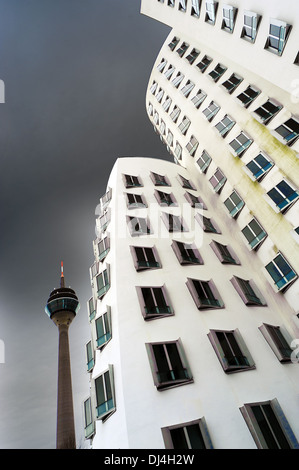 Neuer Zollhof und Rheinturm in Düsseldorf Stockfoto