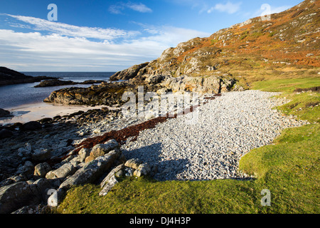 Küstenlandschaft in der Nähe von Achmelvich in Assynt, North West Highlands, Schottland, Großbritannien. Stockfoto