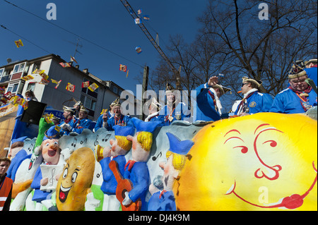 Schwimmt auf der Düsseldorf Rose Montag-parade Stockfoto