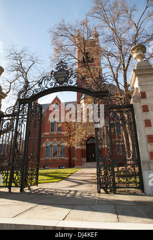 College Hall auf dem Campus des Smith College in Northampton, Massachusetts war das erste Gebäude am Smith College. Stockfoto