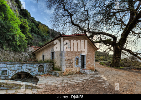 St. Johns Kefalari Kapelle in der Nähe von Dimitsana in Arcadia, Peloponnes, Griechenland. Stockfoto