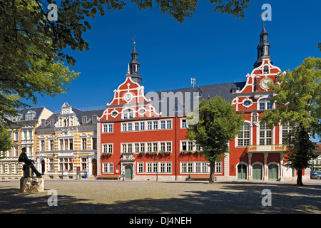 Renaissance-Rathaus und Bach-Denkmal auf dem Marktplatz, Arnstadt, Thüringen, Deutschland Stockfoto