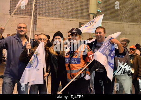 Lissabon, Portugal. 21. November 2013. Tausenden Polizisten protestierten in den Straßen von Lissabon gegen die Regierung Kredit: João Nelson Ferreira/Alamy Live News Stockfoto