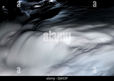 Wasserfall bei Nacht Stockfoto