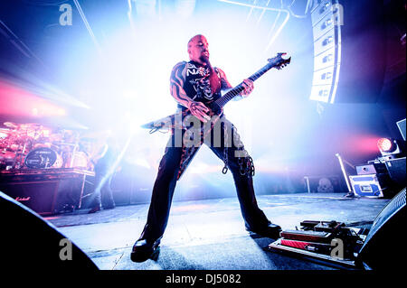 Toronto, Ontario, Kanada. 21. November 2013. Gitarrist KERRY KING von SLAYER, die Durchführung auf der North American Tour KOOL Haus in Toronto. Bildnachweis: Igor Vidyashev/ZUMAPRESS.com/Alamy Live-Nachrichten Stockfoto