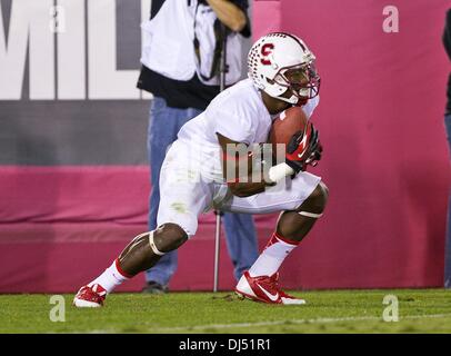 Los Angeles, CA, USA. 15. November 2013. 16. November 2013 Los Angeles, Kalifornien. Stanford Wide Receiver (7) Ty Montgomery kehrt die Kick-off während des Spiels Pac 12 zwischen den vierten Rang Stanford Cardinals und die USC Trojans an der Los Angeles Memorial Coliseum in Los Angeles, Kalifornien. Die USC Trojans besiegte den Stanford Cardinals 20-17. (Obligatorische Credit: Juan Lainez / MarinMedia / Cal Sport Media) © Csm/Alamy Live-Nachrichten Stockfoto