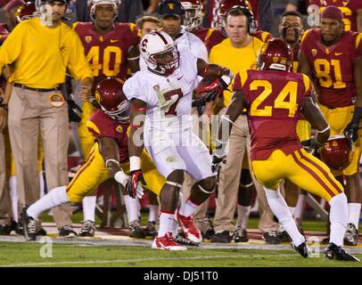 Los Angeles, CA, USA. 15. November 2013. 16. November 2013 Los Angeles, Kalifornien. Stanford Wide Receiver (7) Ty Montgomery kehrt die Kick-off während des Spiels Pac 12 zwischen den vierten Rang Stanford Cardinals und die USC Trojans an der Los Angeles Memorial Coliseum in Los Angeles, Kalifornien. Die USC Trojans besiegte den Stanford Cardinals 20-17. (Obligatorische Credit: Juan Lainez / MarinMedia / Cal Sport Media) © Csm/Alamy Live-Nachrichten Stockfoto