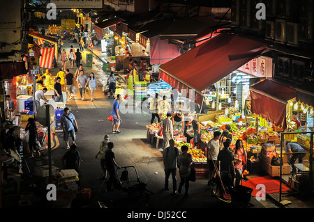 Bowrington Straße nasse Markt bei Nacht, Wan Chai, Hong Kong Island Stockfoto