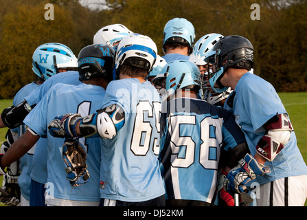 Hochschulsport, Männer Lacrosse-Team-Motivation vor Spiel. Stockfoto