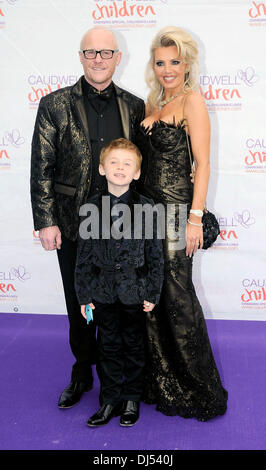 Gründer John Cauldwell, Claire Johnson und Jacobi Caildwell, AtThe Diamond Butterfly Ball zugunsten Caudwell Kinder am Battersea Evolution. London, England - 31.05.12 Stockfoto