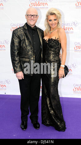 Gründer John Cauldwell und Claire Johnson, AtThe Diamond Butterfly Ball zugunsten Caudwell Kinder am Battersea Evolution. London, England - 31.05.12 Stockfoto