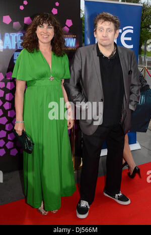 Shane MacGowan, Victoria Mary Clarke zum 50. Jahrestag der "Late Late Show' RTE Studios in Dublin - 01.06.12 Stockfoto