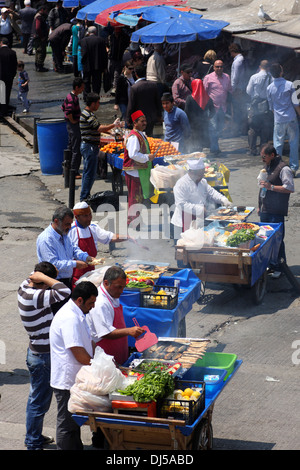 Karakoy Fischmarkt, neben der Galata-Brücke, Istanbul, Türkei Stockfoto