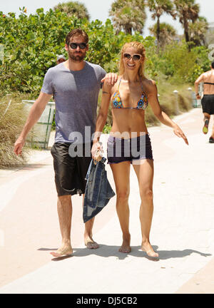 Michelle Hunziker und Tomaso Trussardi im Urlaub in Miami Beach in Miami Beach, Florida - 04.06.12 Stockfoto