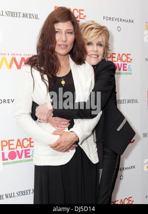 Catherine Keener und Jane Fonda "Frieden, Liebe & Missverständnis" New York Screening im MOMA New York City, USA - 04.06.112 Stockfoto