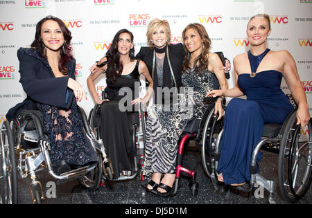 Auti Angel, Mia Shaikewitz, Jane Fonda, Angela Rockwood und Tiphany Adams "Frieden, Liebe & Missverständnis" New York Screening im MOMA New York City, USA - 04.06.112 Stockfoto