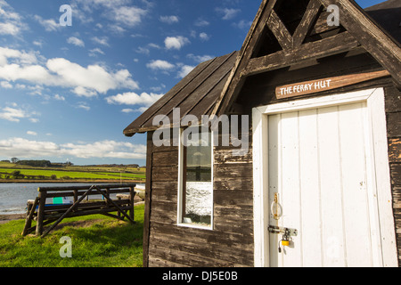 Die alte Fähre Hütte am Fluss Aln in Alnmouth, Northumberland, UK. Stockfoto