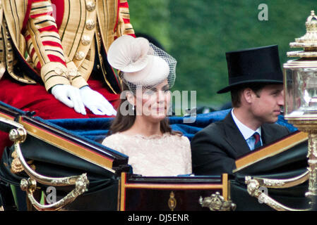 Catherine, Herzogin von Cambridge, und Prinz William der Königin Diamond Jubilee Prozession entlang der Mall London, England-05.06.12 Stockfoto
